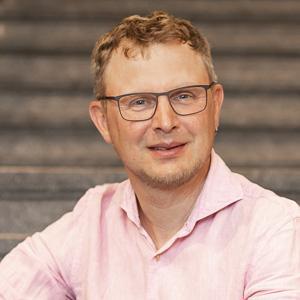 Lars Kaufmann: „Ich bin das Öl im Getriebe und helfe, dass es überall flüssig und rund läuft.“ Lars Kaufmann: „Ich bin das Öl im Getriebe und helfe, dass es überall flüssig und rund läuft.“