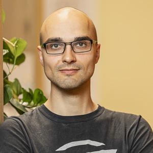 Nico Englert im bluehands-Büro